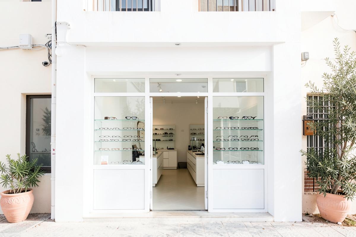 Magasin d'optique lumineux, exemple de commerce accompagné
